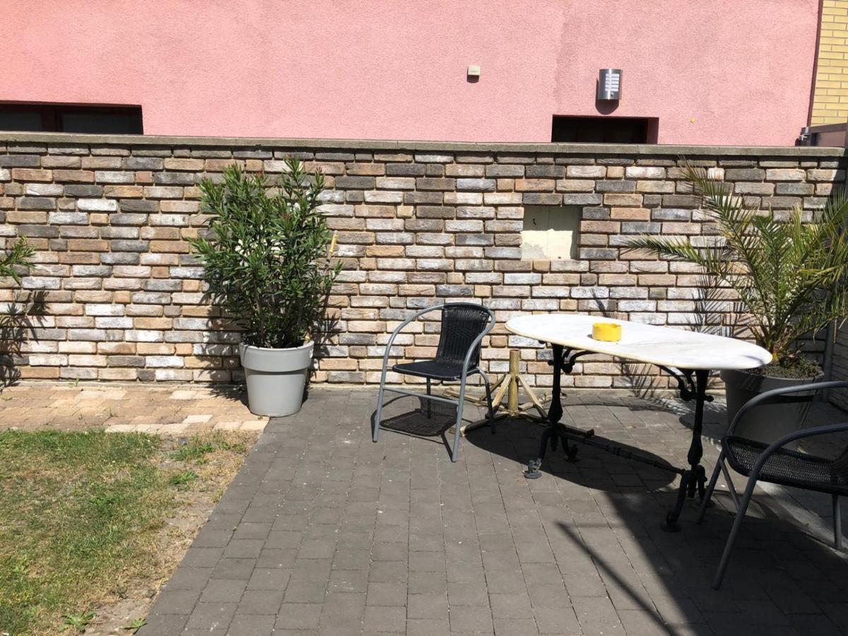 Zufluchtshuette Apartment Herzogenrath Exterior foto